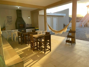 Casa agradável com AR a 70mts da praia 500MB e TV 4K